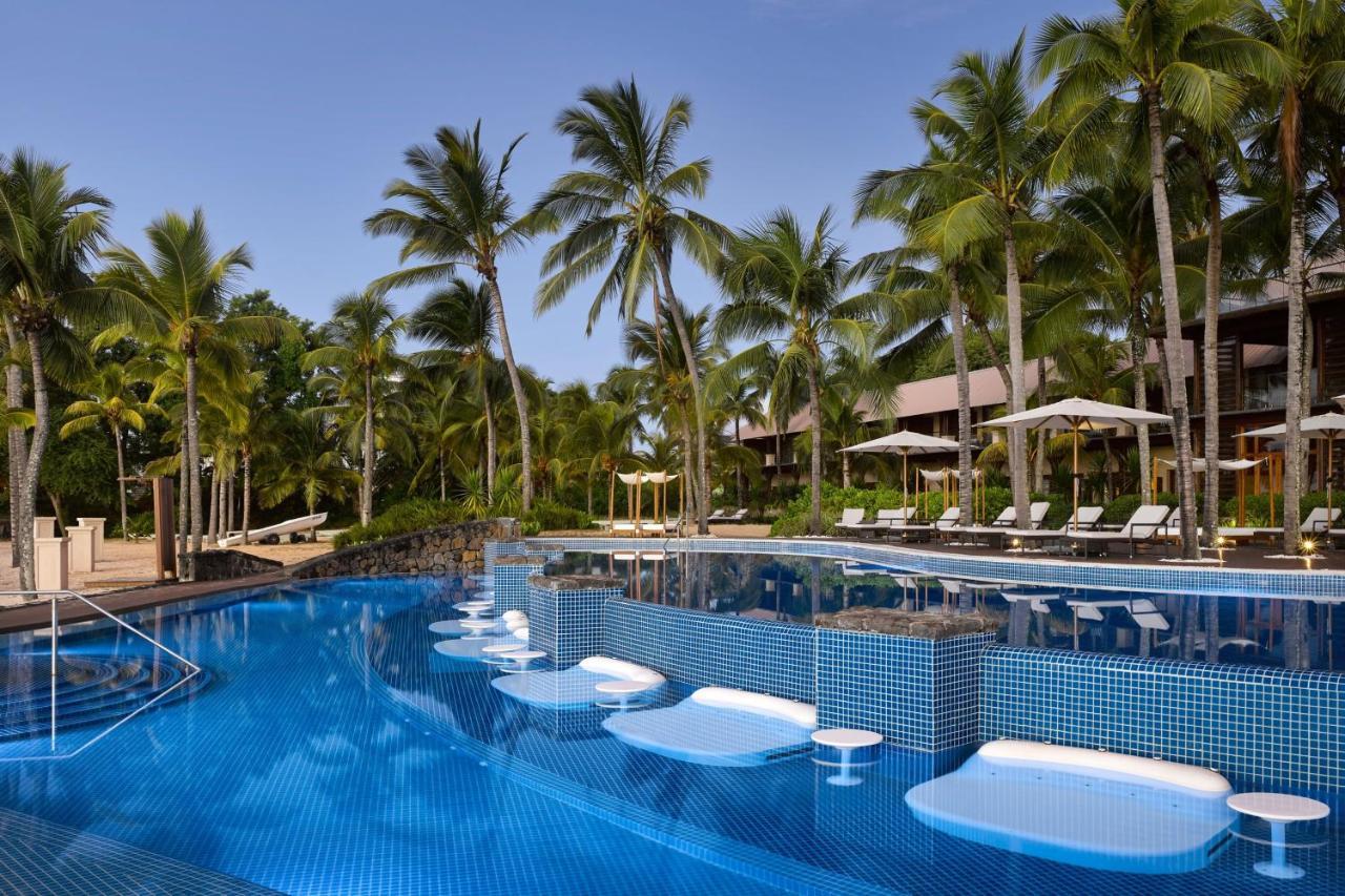 Le Meridien Ile Maurice Пуант-о-Пиман Экстерьер фото The swimming pool at the resort