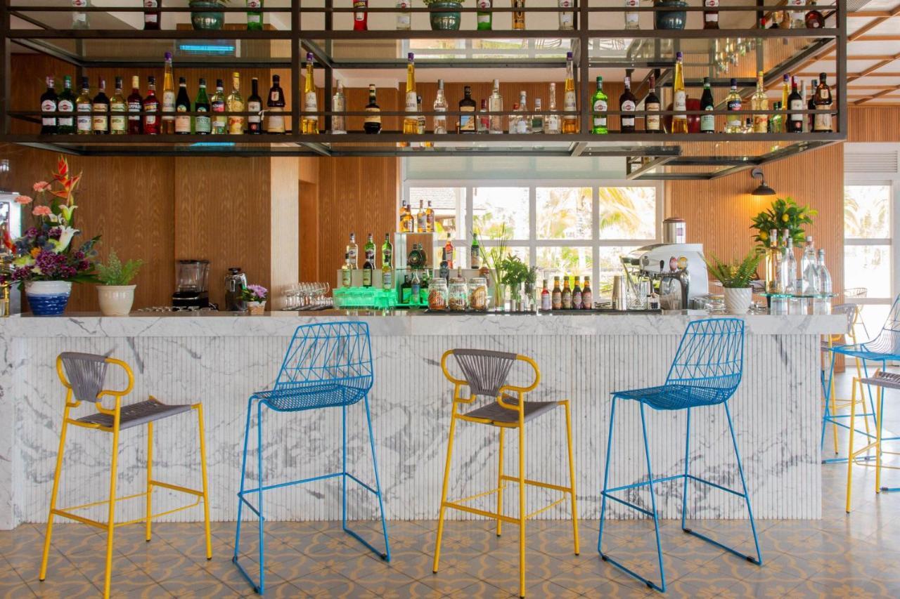 Le Meridien Ile Maurice Пуант-о-Пиман Экстерьер фото Bar stools