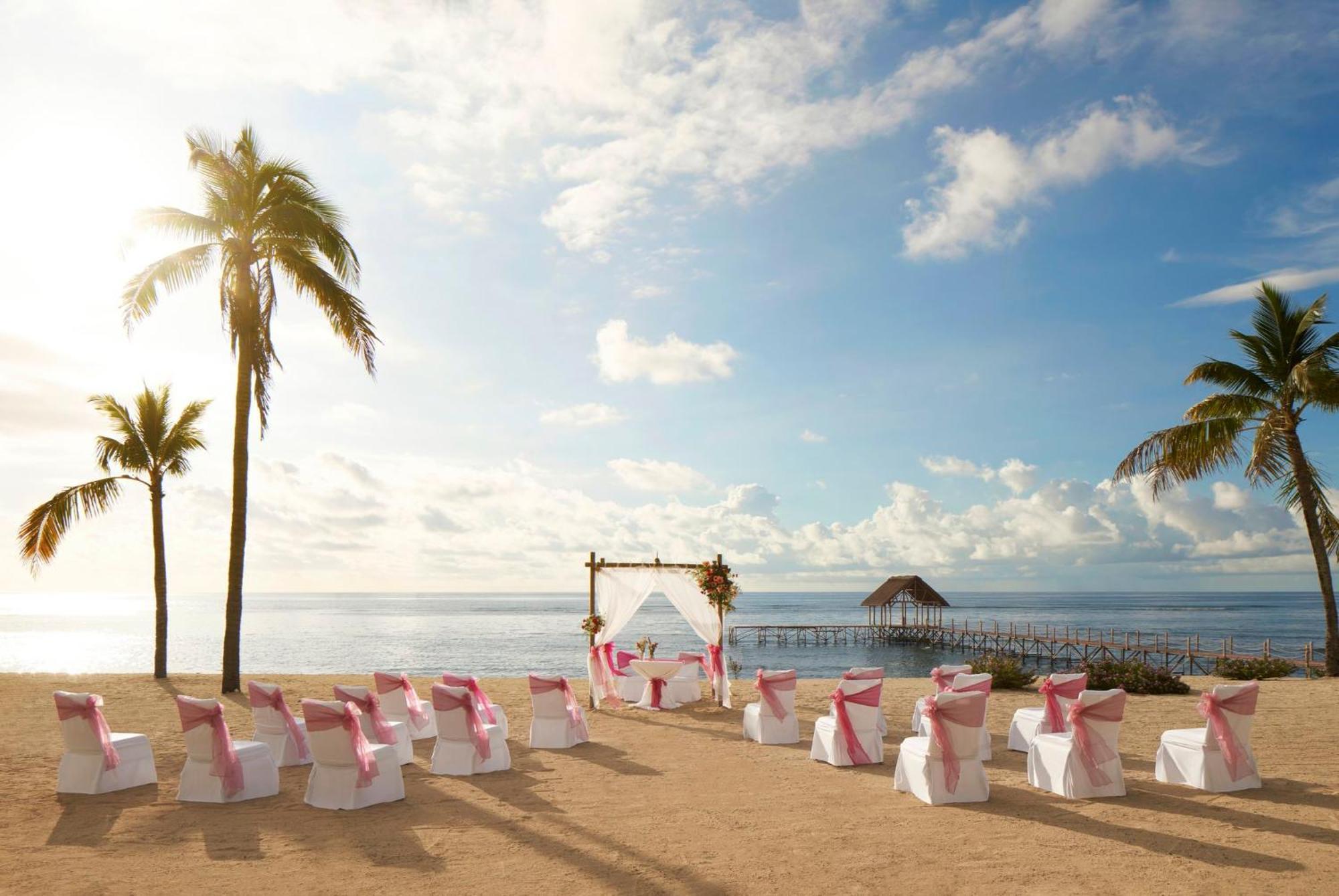Le Meridien Ile Maurice Пуант-о-Пиман Экстерьер фото Beach wedding