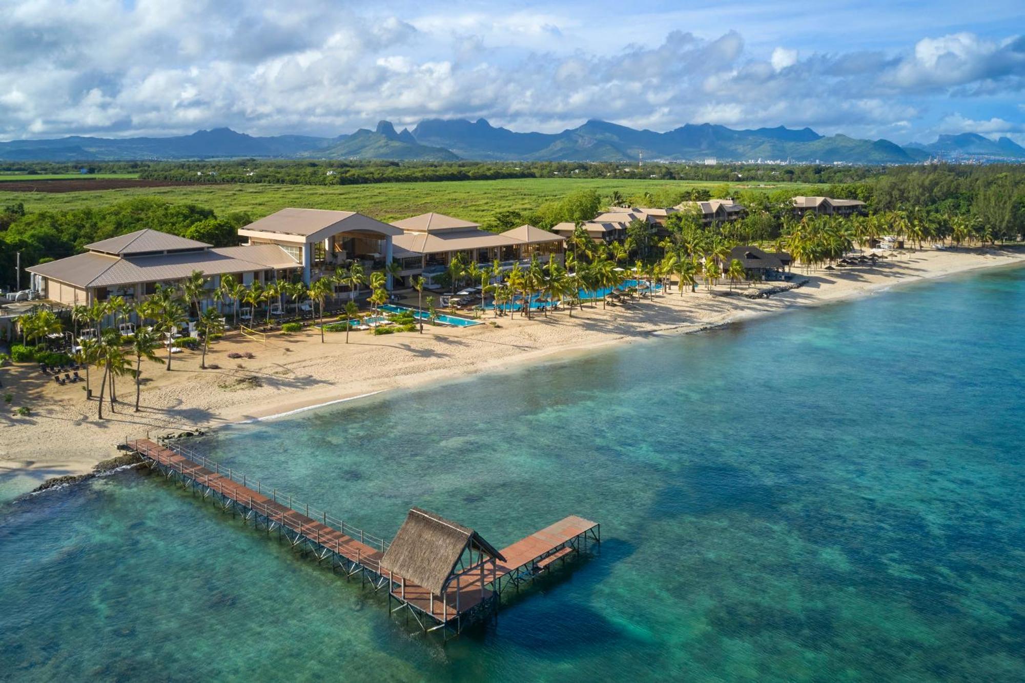 Le Meridien Ile Maurice Пуант-о-Пиман Экстерьер фото Aerial view of the resort